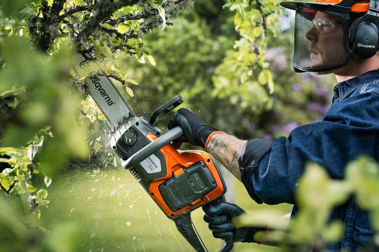 Husqvarna 215i akkusaha sis. akku & laturi