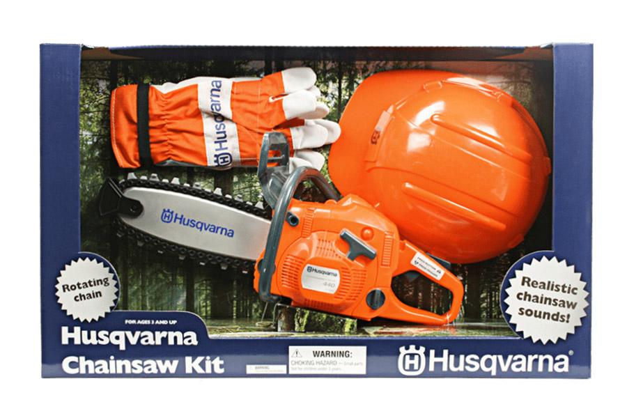 Husqvarna leikkisaha ja varusteet Seinäjoen Konerengas Oy - Moottorisaha leikkiin lapsille, jossa on todenmukainen ääni ja pyörivä ketju.
