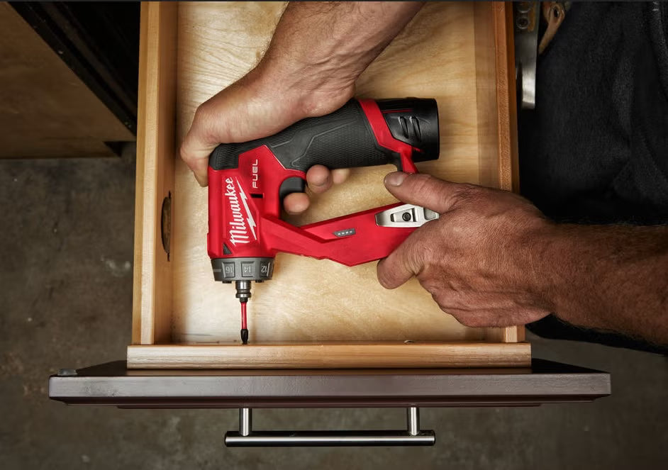 Milwaukee M12 FDDXKIT-0X pora/ruuvinväännin vaihdettavilla päillä – ¼ tuuman Hex-kiinnitys