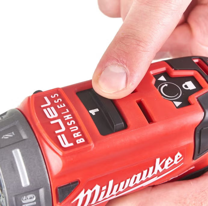 Milwaukee M12 FDDXKIT-0X pora/ruuvinväännin vaihdettavilla päillä – jopa 34 Nm vääntömomentti