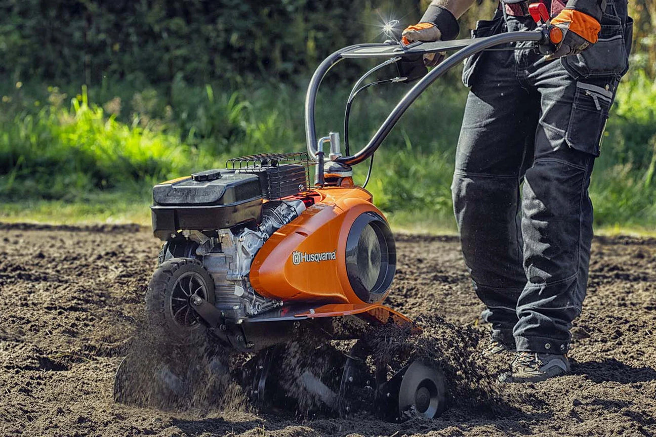 Husqvarna puutarhajyrsin TF 120, tehokas valinta puutarhan muokkaukseen, joka auttaa saavuttamaan vehreän ja kukoistavan puutarhan.
