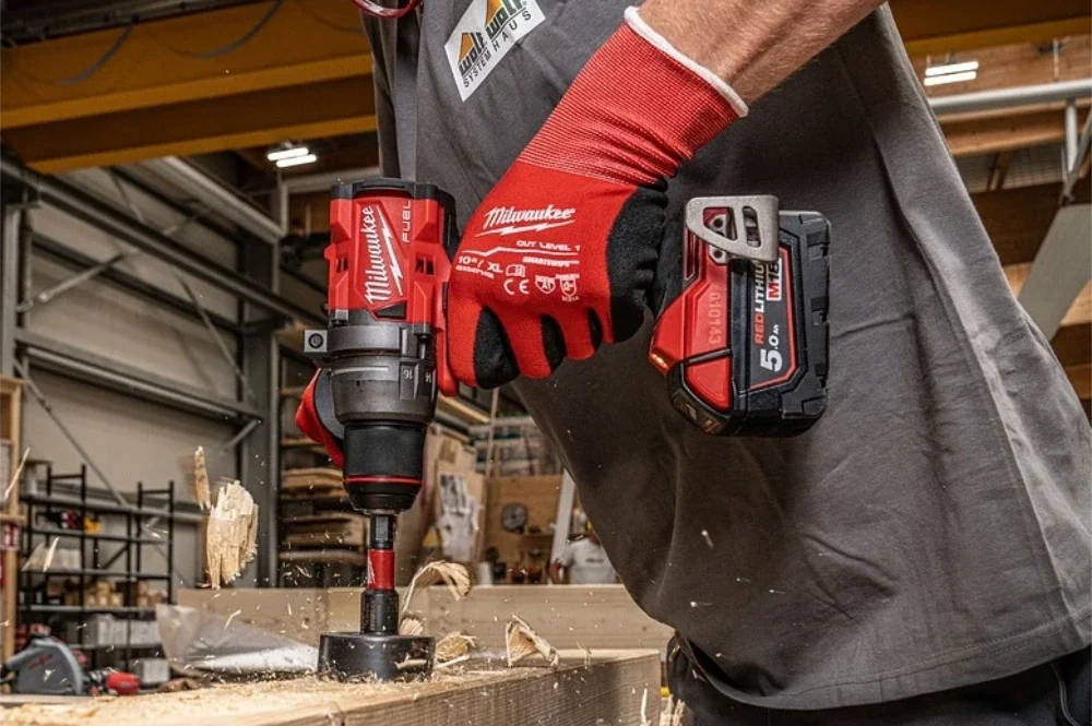 Milwaukee M18 porakoneet ja poravasarat
