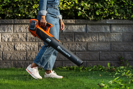 Husqvarna 122iB akkupuhallin + akku & laturi