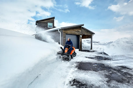 Husqvarna Rider R 316TsX AWD -ajoleikkuri nurmikon tehokkaaseen hoitoon