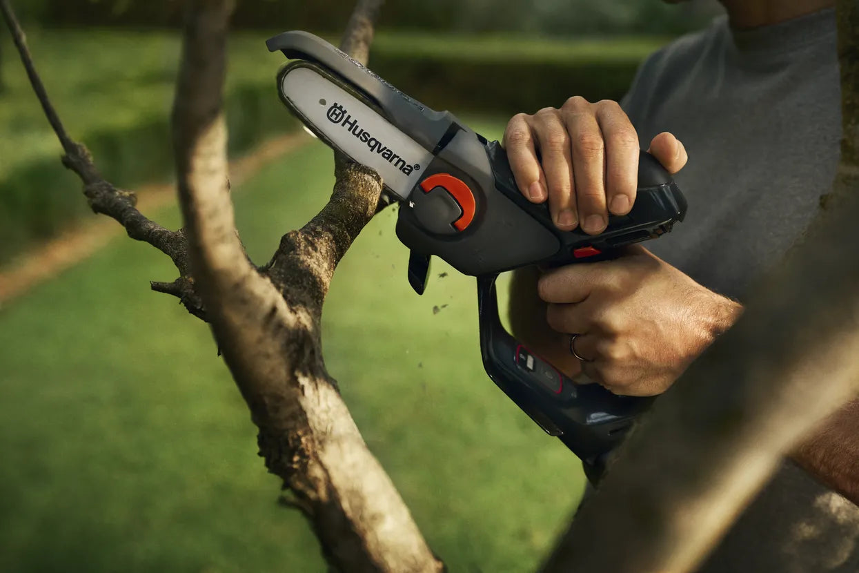 Husqvarna Aspire P5-P4A oksasaha + 2,5Ah akku ja laturi