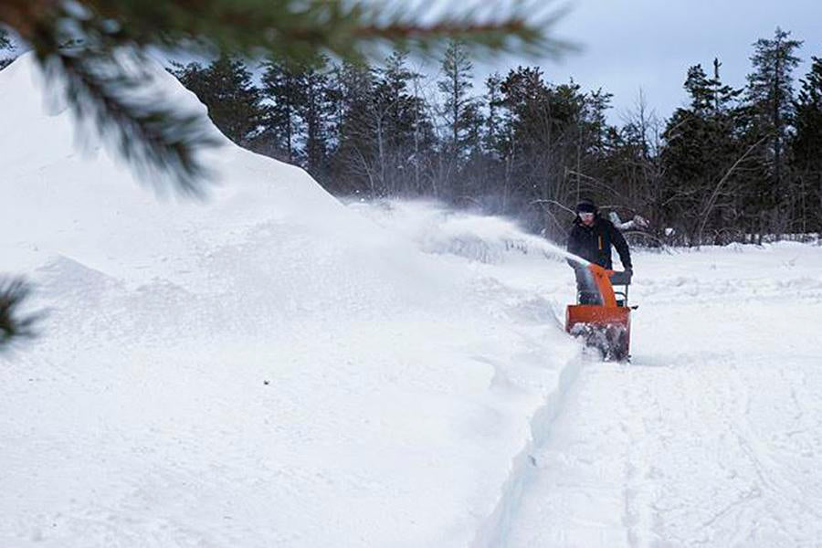 Husqvarna ST 124 lumilinko