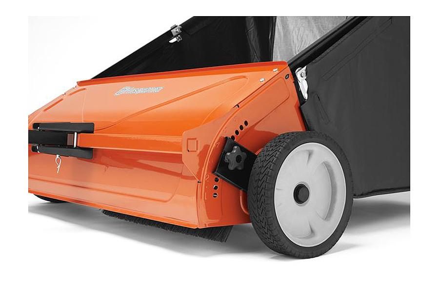 Husqvarna Sweeper 44"