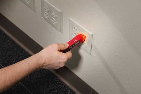Milwaukee 2225-20 jännitteenilmaisin